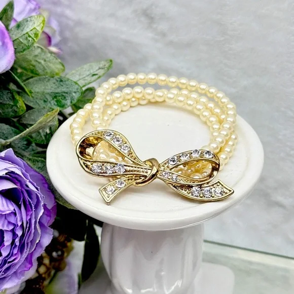 Vintage Style Pearl Bracelet with Rhinestone Bow - Picture 3 of 8